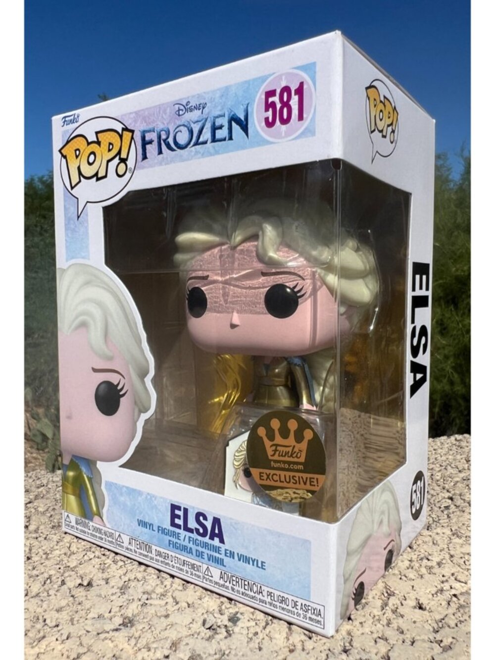 Funko Pop Disney Frozen - Elsa with Pin  (#581, NEW, Funko Exclusive)
